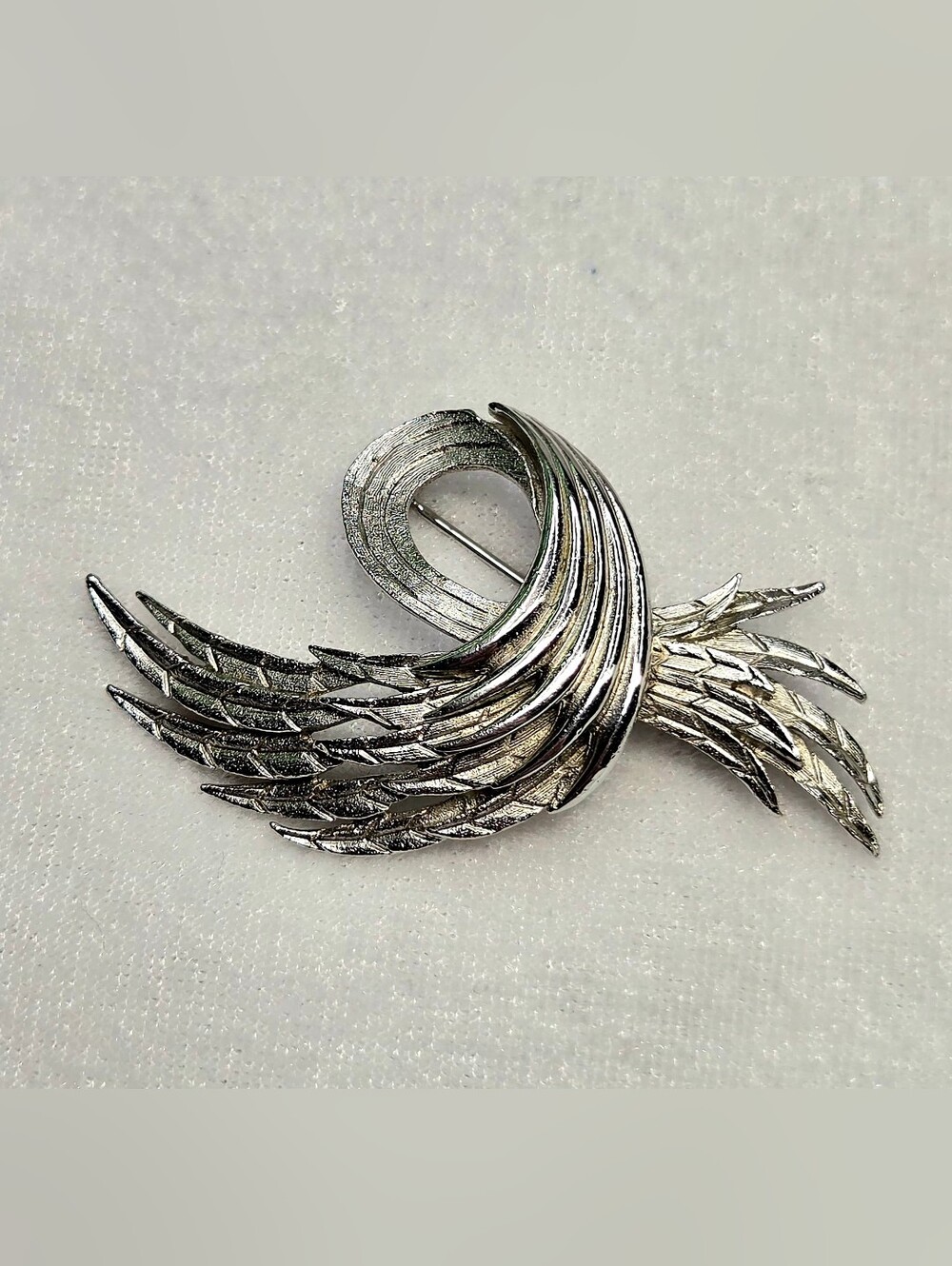 Vintage Mid Century Brushed Silvertone Feather Style Brooch / Pin